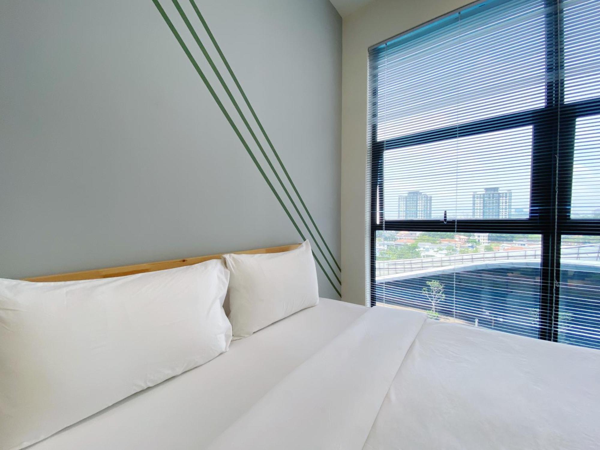 Pangsapuri Three Bedroom At Regalia And By The Relaxstay Kuala Lumpur